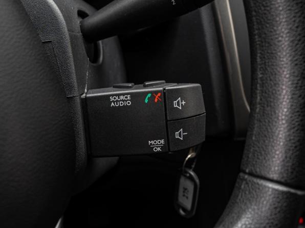 Renault Sandero II Рестайлинг с пробегом 2020 года, цена 1 239 000 рублей, 66329 км, хэтчбек, Автокод Объявления