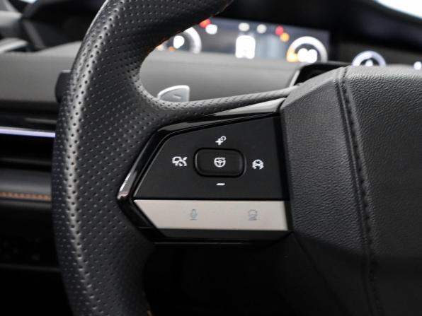 Changan UNI-V I с пробегом 2023 года, цена 2 099 000 рублей, 50172 км, лифтбек, Автокод Объявления