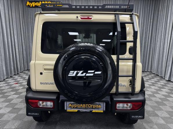 Suzuki Jimny IV с пробегом 2022 года, цена 2 550 000 рублей, 28878 км, внедорожник, Автокод Объявления
