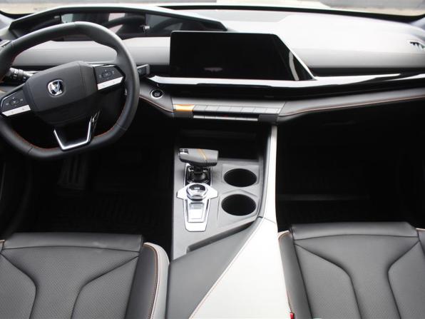 Changan UNI-V I с пробегом 2024 года, цена 2 550 000 рублей, 416 км, лифтбек, Автокод Объявления