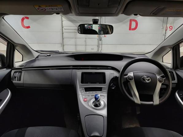 Toyota Prius III Рестайлинг (XW30) с пробегом 2015 года, цена 1 280 000 рублей, 114561 км, лифтбек, Автокод Объявления
