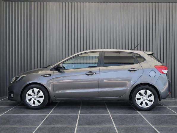 Kia Rio III Рестайлинг с пробегом 2017 года, цена 1 217 000 рублей, 77224 км, хэтчбек, Автокод Объявления