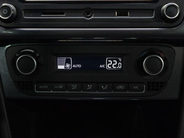 Volkswagen Polo V Рестайлинг с пробегом 2018 года, цена 1 090 000 рублей, 128131 км, седан, Автокод Объявления