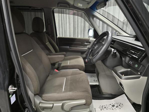 Honda Stepwgn V с пробегом 2015 года, цена 1 530 000 рублей, 138000 км, минивэн, Автокод Объявления