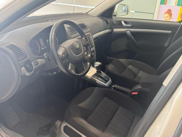 Skoda Octavia II (A5) Рестайлинг с пробегом 2012 года, цена 799 000 рублей, 165000 км, лифтбек, Автокод Объявления