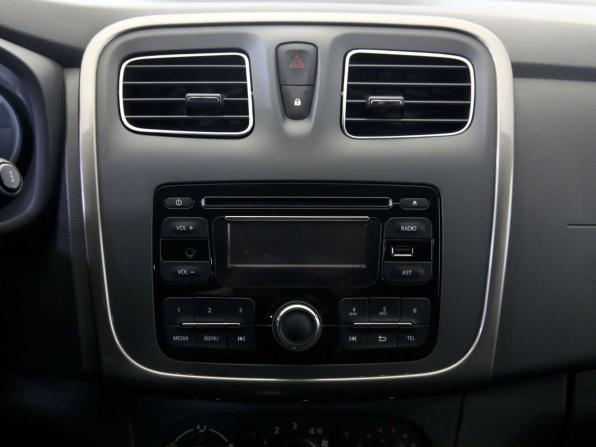 Renault Sandero II с пробегом 2015 года, цена 915 000 рублей, 110021 км, хэтчбек, Автокод Объявления