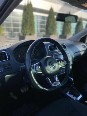 Volkswagen Polo V Рестайлинг с пробегом 2018 года, цена 1 320 000 рублей, 138105 км, седан, Автокод Объявления