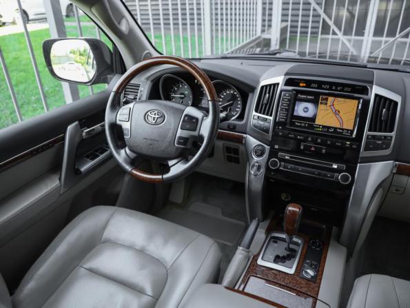 Toyota Land Cruiser 200 Series Рестайлинг 1 с пробегом 2013 года, цена 3 099 000 рублей, 234153 км, внедорожник, Автокод Объявления