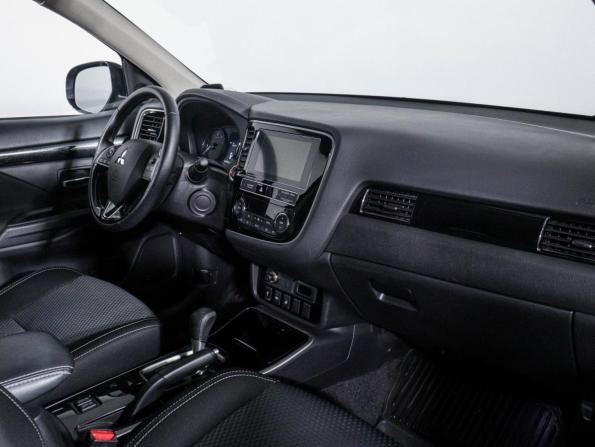 Mitsubishi Outlander III Рестайлинг 3 с пробегом 2019 года, цена 2 590 000 рублей, 37690 км, внедорожник, Автокод Объявления