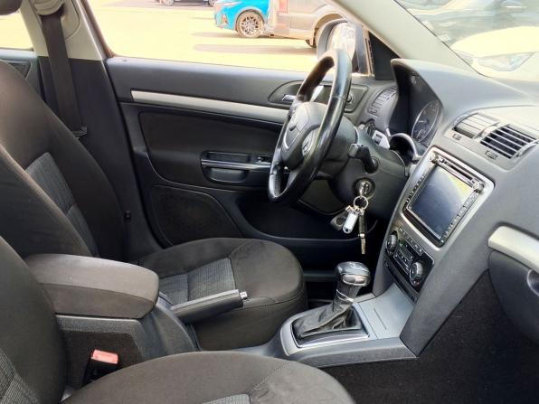 Skoda Octavia II (A5) Рестайлинг с пробегом 2012 года, цена 590 000 рублей, 307843 км, лифтбек, Автокод Объявления