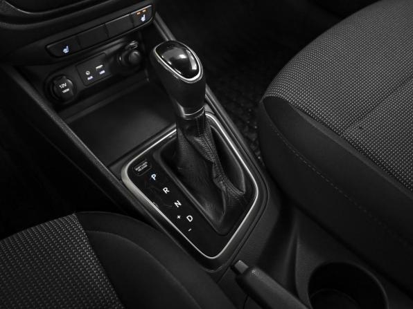 Hyundai Solaris II с пробегом 2018 года, цена 829 000 рублей, 225050 км, седан, Автокод Объявления