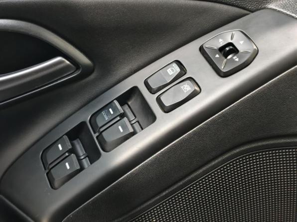 Hyundai ix35 I Рестайлинг с пробегом 2015 года, цена 1 308 000 рублей, 213014 км, внедорожник, Автокод Объявления