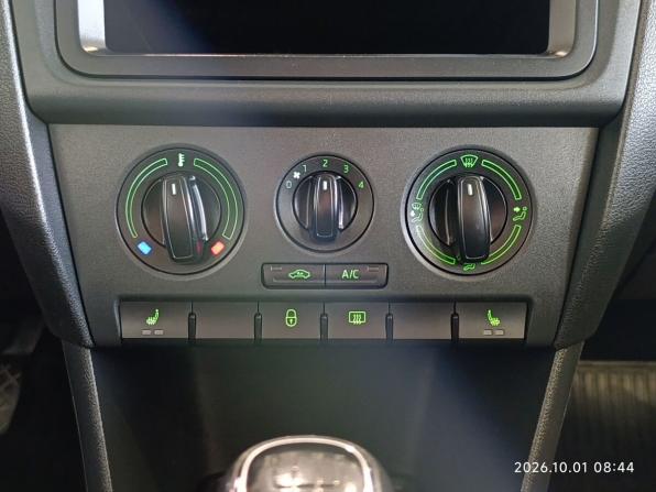 Skoda Rapid I с пробегом 2015 года, цена 950 000 рублей, 143659 км, лифтбек, Автокод Объявления