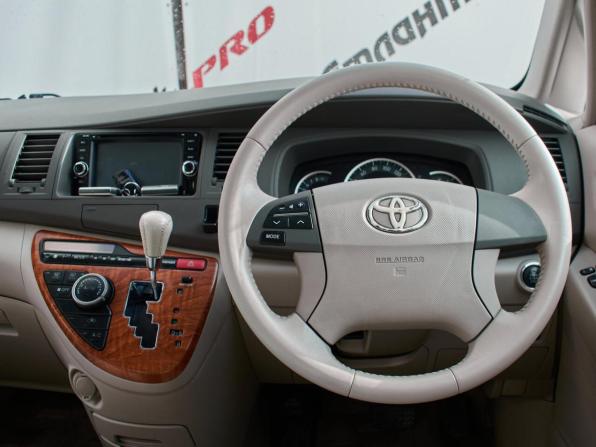Toyota ISis I Рестайлинг с пробегом 2010 года, цена 1 160 000 рублей, 162066 км, минивэн, Автокод Объявления