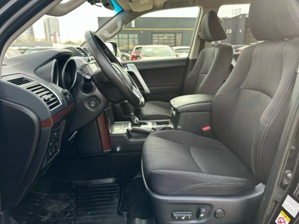 Toyota Land Cruiser Prado 150 Series Рестайлинг 1 с пробегом 2015 года, цена 3 330 000 рублей, 205123 км, внедорожник, Автокод Объявления