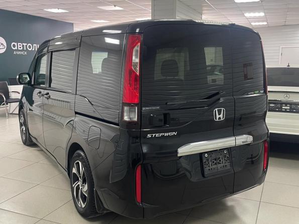 Honda Stepwgn V с пробегом 2015 года, цена 1 530 000 рублей, 138000 км, минивэн, Автокод Объявления