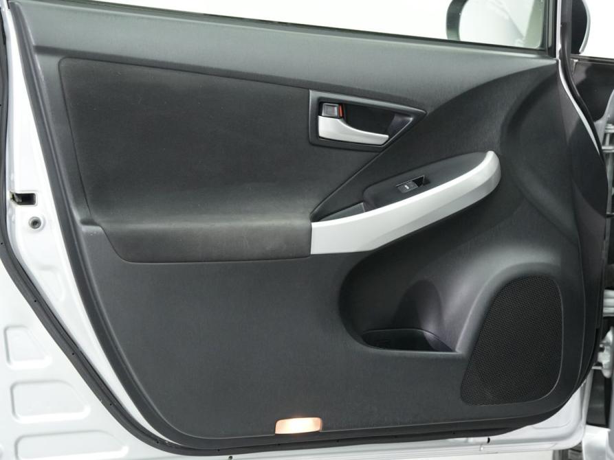 Toyota Prius III Рестайлинг (XW30) Новосибирск  - изображение 15