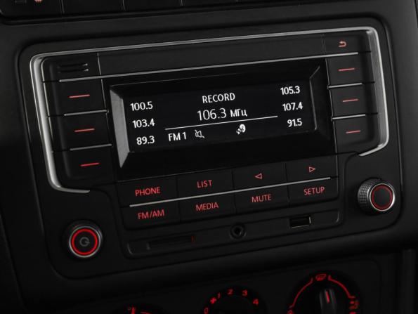Volkswagen Polo V Рестайлинг с пробегом 2017 года, цена 949 000 рублей, 174140 км, седан, Автокод Объявления