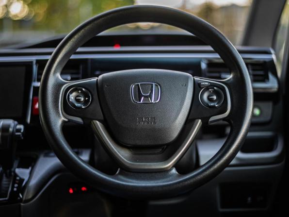 Honda Stepwgn V с пробегом 2015 года, цена 1 510 000 рублей, 193413 км, минивэн, Автокод Объявления