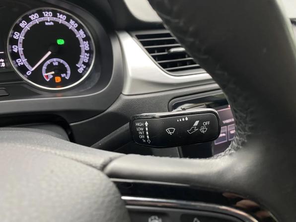 Skoda Rapid I Рестайлинг с пробегом 2019 года, цена 1 366 000 рублей, 91421 км, лифтбек, Автокод Объявления