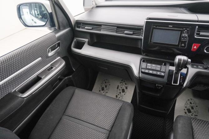 Honda Stepwgn V с пробегом 2015 года, цена 2 049 000 рублей, 93927 км, минивэн, Автокод Объявления