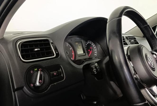 Volkswagen Polo V Рестайлинг с пробегом 2018 года, цена 960 000 рублей, 198897 км, седан, Автокод Объявления