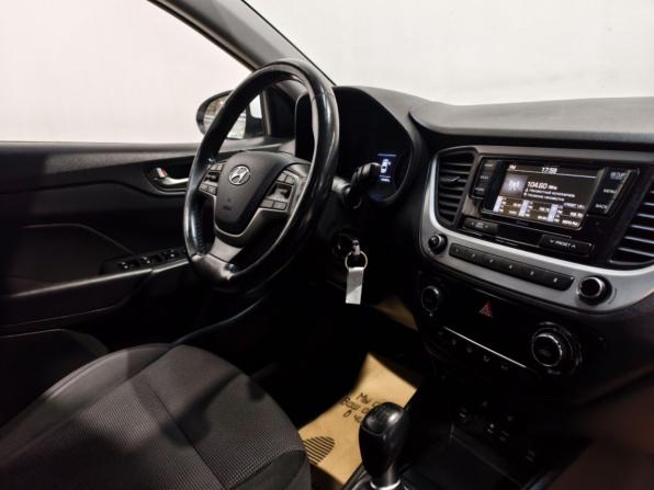 Hyundai Solaris II с пробегом 2017 года, цена 995 000 рублей, 140485 км, седан, Автокод Объявления
