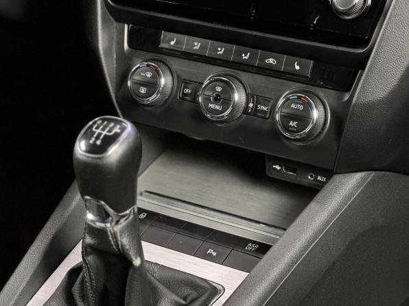 Skoda Octavia III (A7) Рестайлинг с пробегом 2017 года, цена 1 410 000 рублей, 231441 км, лифтбек, Автокод Объявления