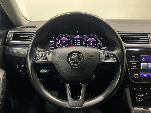Skoda Superb III Рестайлинг с пробегом 2019 года, цена 2 369 000 рублей, 175500 км, лифтбек, Автокод Объявления