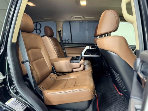 Toyota Land Cruiser 200 Series Рестайлинг 1 с пробегом 2014 года, цена 3 680 000 рублей, 253318 км, внедорожник, Автокод Объявления