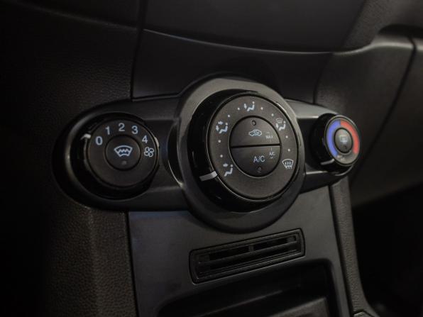 Ford Fiesta Mk6 Рестайлинг с пробегом 2015 года, цена 720 000 рублей, 149169 км, седан, Автокод Объявления