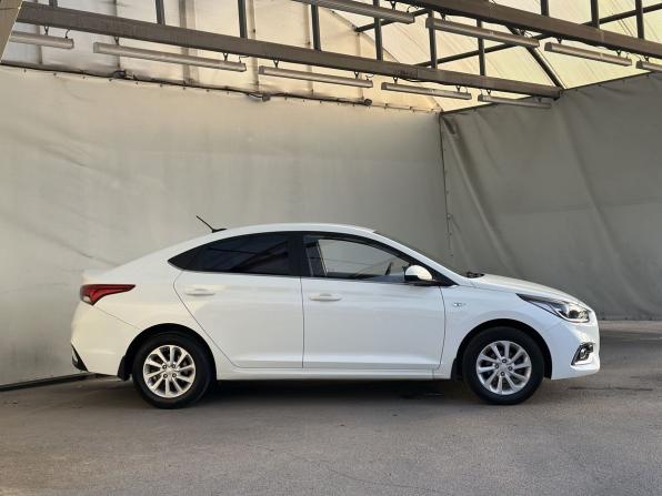 Hyundai Solaris II с пробегом 2018 года, цена 1 400 000 рублей, 54500 км, седан, Автокод Объявления