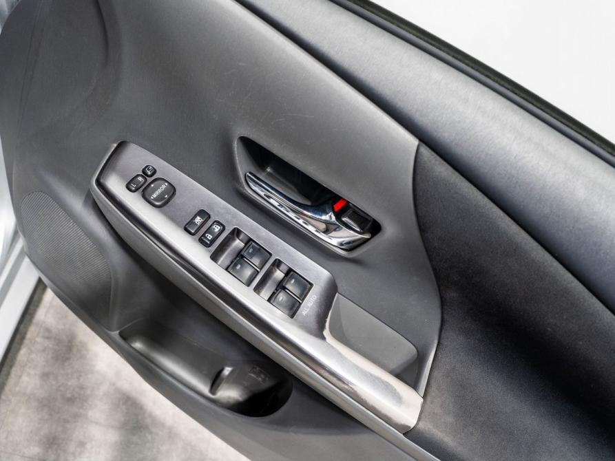 Toyota Prius Alpha I (ZVW40/41) Чита  - изображение 13
