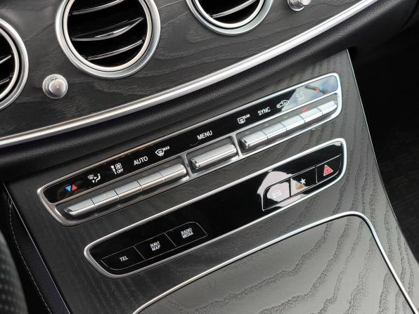 Mercedes-Benz E-Класс V (W213 S213 C238) Рестайлинг с пробегом 2021 года, цена 4 800 000 рублей, 73204 км, седан, Автокод Объявления