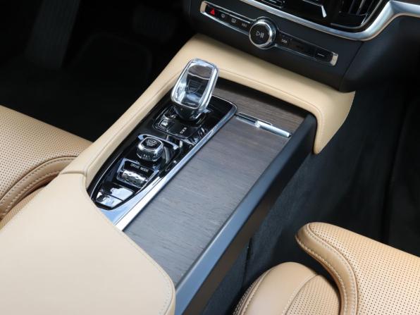 Volvo S90 II Рестайлинг с пробегом 2021 года, цена 3 980 000 рублей, 74179 км, седан, Автокод Объявления