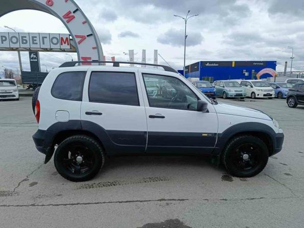 Chevrolet Niva I Рестайлинг с пробегом 2017 года, цена 725 000 рублей, 200510 км, внедорожник, Автокод Объявления