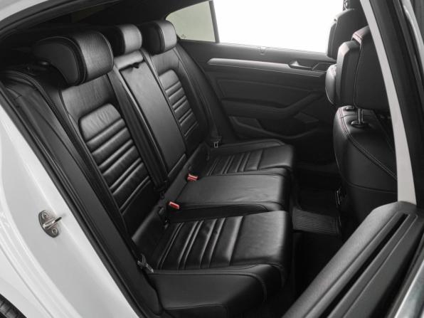 Volkswagen Passat B8 с пробегом 2018 года, цена 2 389 000 рублей, 130523 км, седан, Автокод Объявления