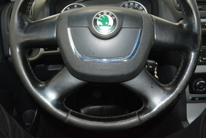 Skoda Octavia II (A5) Рестайлинг с пробегом 2012 года, цена 748 000 рублей, 199000 км, лифтбек, Автокод Объявления