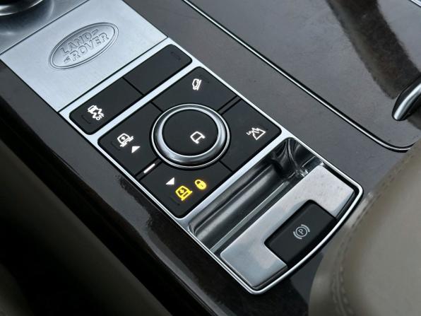 Land Rover Range Rover IV Рестайлинг с пробегом 2018 года, цена 5 670 000 рублей, 132859 км, внедорожник, Автокод Объявления