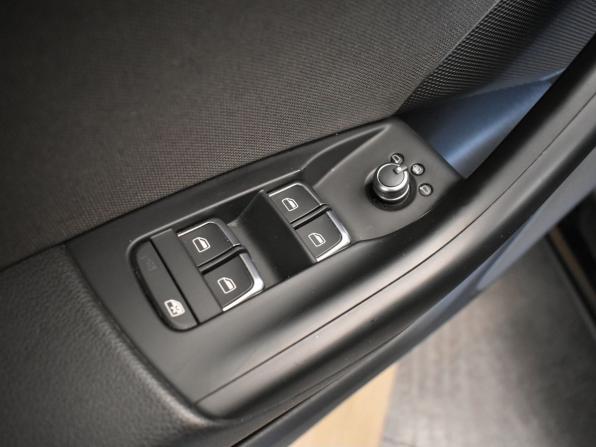 Audi Q3 I (8U) Рестайлинг с пробегом 2015 года, цена 1 835 000 рублей, 148820 км, внедорожник, Автокод Объявления
