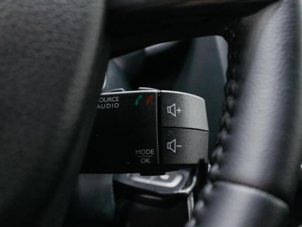 Renault Sandero II с пробегом 2018 года, цена 1 049 000 рублей, 64784 км, хэтчбек, Автокод Объявления