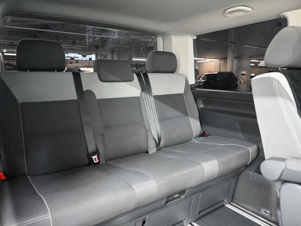 Volkswagen Multivan T5 Рестайлинг с пробегом 2011 года, цена 2 429 900 рублей, 394196 км, минивэн, Автокод Объявления