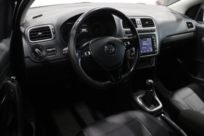 Volkswagen Polo V Рестайлинг с пробегом 2017 года, цена 1 042 000 рублей, 109365 км, седан, Автокод Объявления