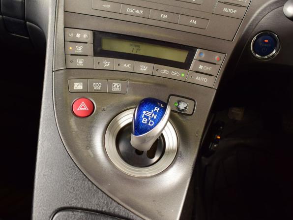 Toyota Prius III Рестайлинг (XW30) с пробегом 2012 года, цена 1 179 995 рублей, 186727 км, лифтбек, Автокод Объявления