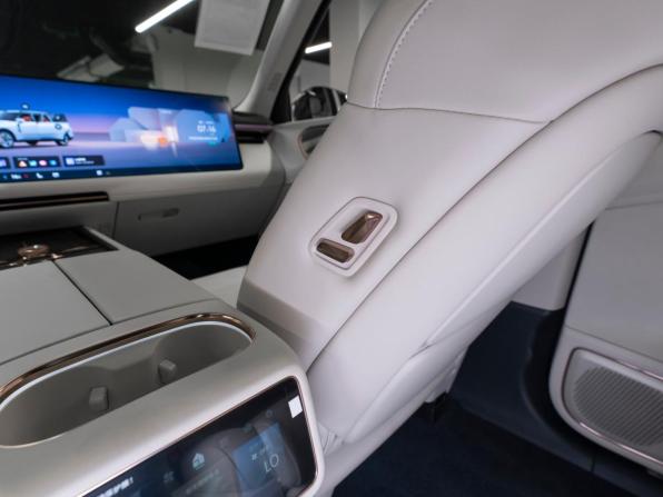 Lynk &amp; Co 900 с пробегом 2026 года, цена 9 050 000 рублей, 50 км, внедорожник, Автокод Объявления