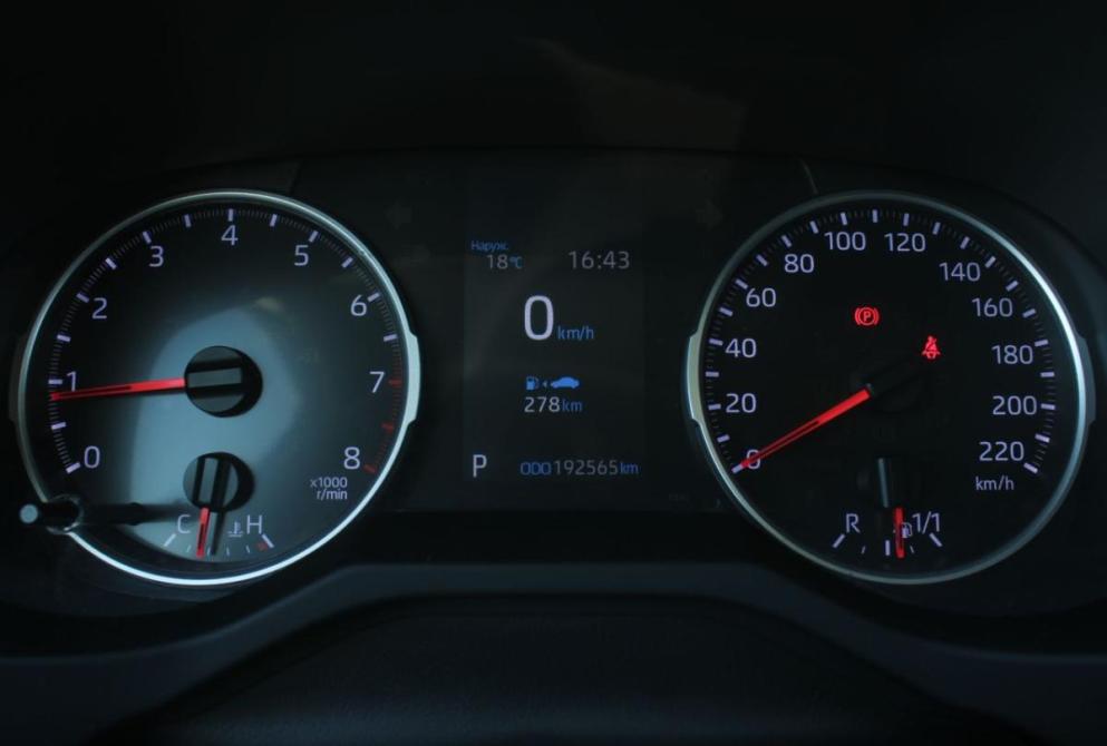 Toyota RAV4 IV (XA40) Рестайлинг Саратов  - изображение 12
