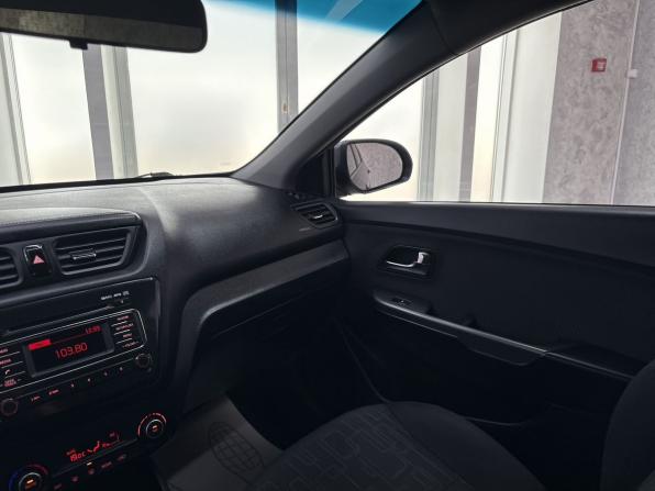 Kia Rio III Рестайлинг с пробегом 2015 года, цена 1 265 000 рублей, 73089 км, седан, Автокод Объявления