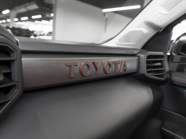 Toyota Sequoia III с пробегом 2023 года, цена 12 750 000 рублей, 25280 км, внедорожник, Автокод Объявления
