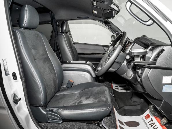 Toyota HiAce H200 Рестайлинг с пробегом 2020 года, цена 5 390 000 рублей, 45207 км, минивэн, Автокод Объявления