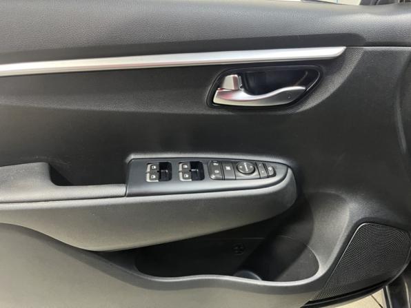 Kia Rio IV Рестайлинг с пробегом 2021 года, цена 1 615 000 рублей, 86746 км, седан, Автокод Объявления